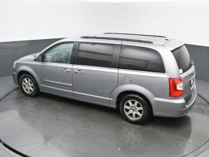 Used 2013 Chrysler Town & Country Touring — thumbnail 35