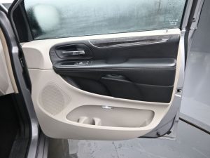 Used 2013 Chrysler Town & Country Touring — thumbnail 19